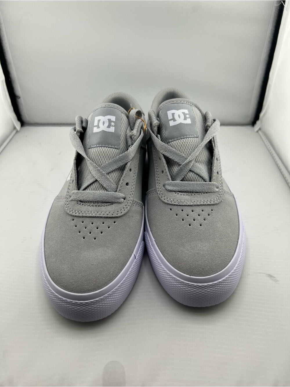 👟DC bloom Grey Suede Skate Sneakers with White Accents - Picture 9 of 12